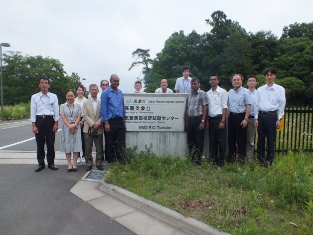 Group photo at the RIC Tsukuba gate
